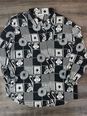 Christie & Jill Black & White Geometric ButtonUp Polyester Blouse Shoulder Pads